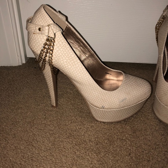 Charlotte Russe tan heels with gold chain - Picture 2 of 3